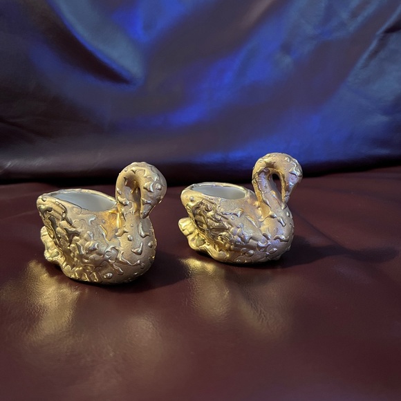 Vintage Set of Decorated 22K bright Gold 2.5” Swans Figurines - Picture 5 of 10